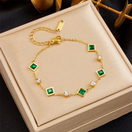 Picture of Pulsera de acero inoxidable chapada en oro "Emerald Square"