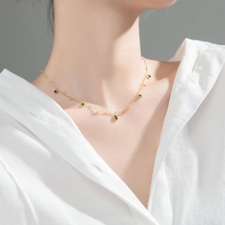 Picture of Collar de plata S925 con gotas y diamantes verdes