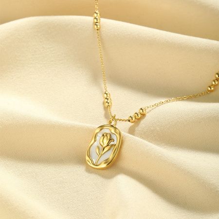 Picture of Collar colgante "Concha de Rosa" de acero inoxidable con oro de 18 quilates