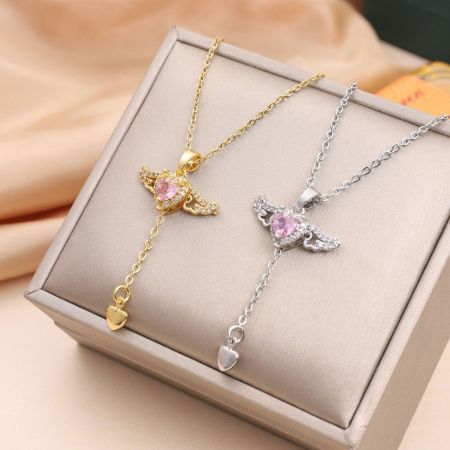 Picture of Collar "Cupido en movimiento" con alas de ángel y corazón